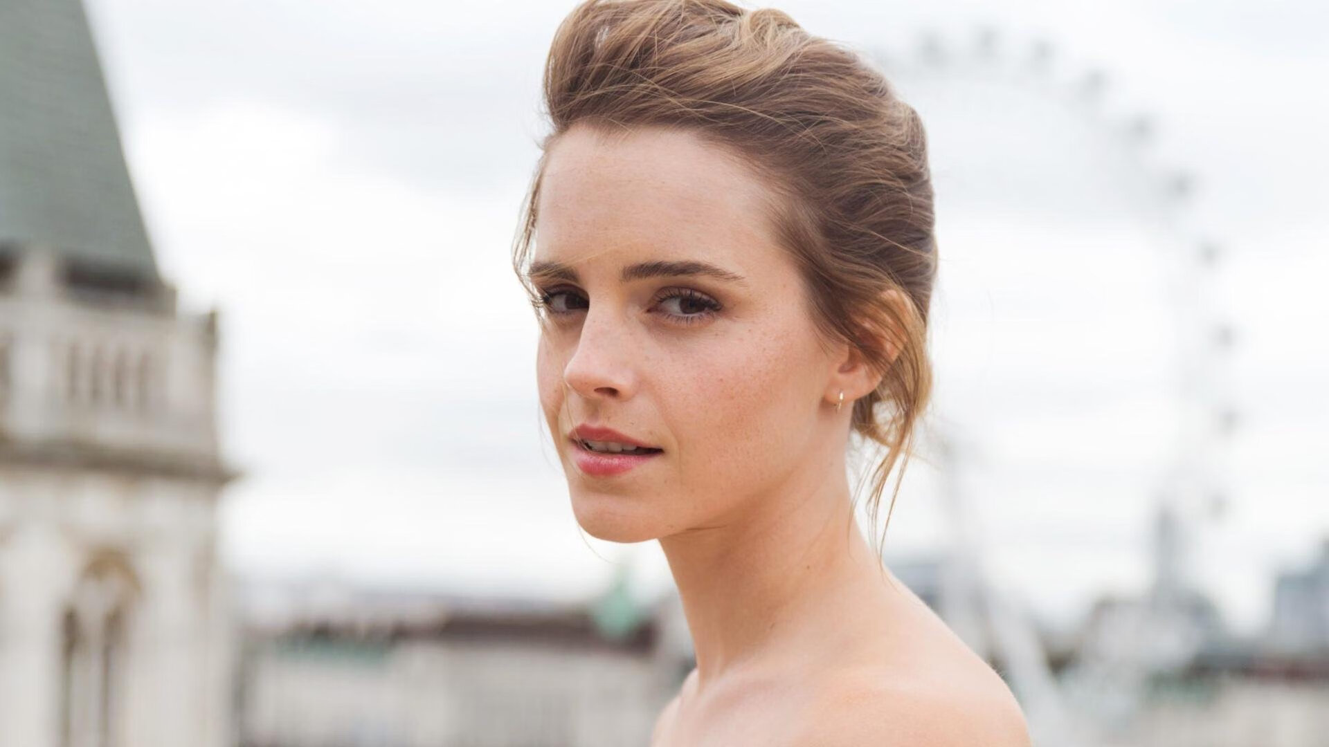 《虚拟偶像助阵:电竞与虚拟明星开启新合作时代》,虚拟偶像是哪一部电影的另外一个名字