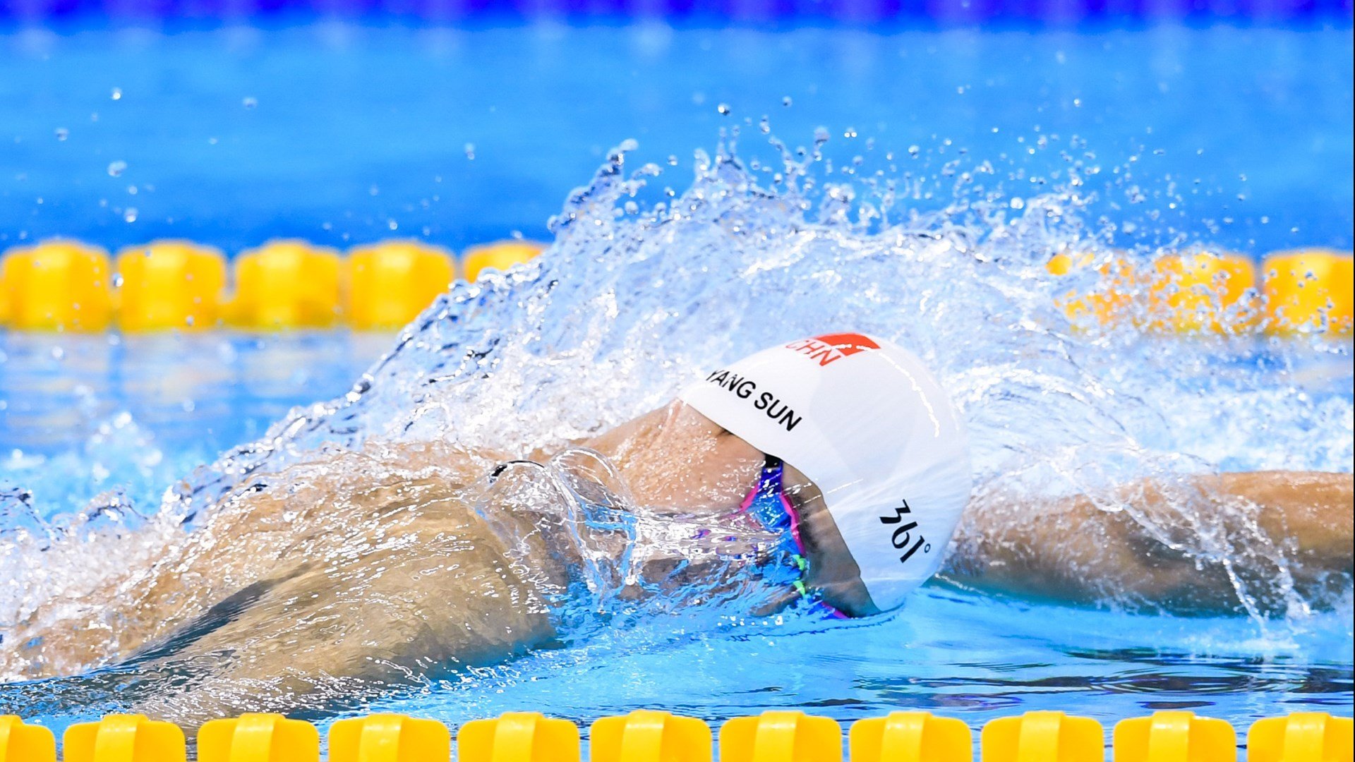 中美蝶泳后程体能储备策略分化明显，蝶泳业余