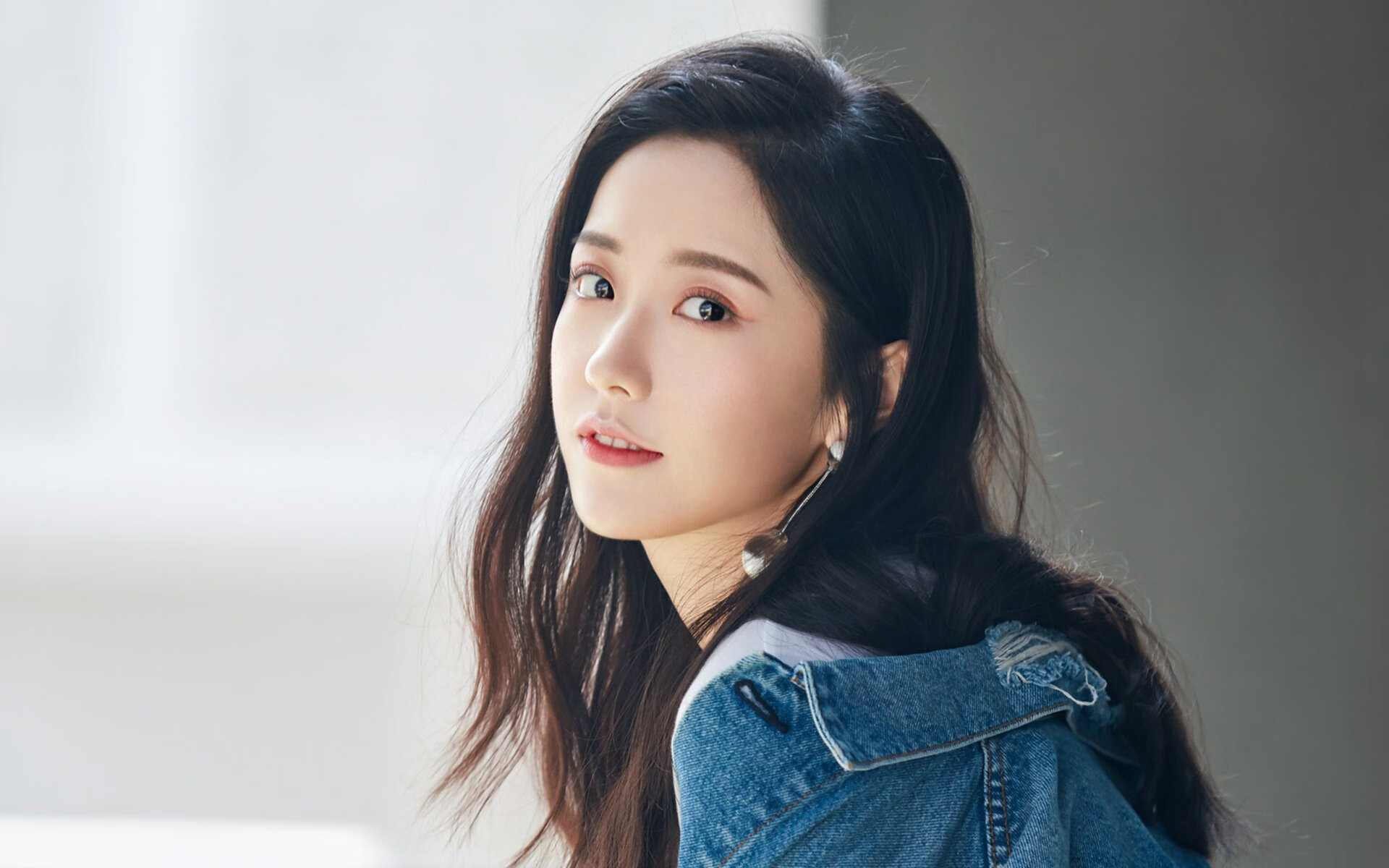 浓眉在篮下连续得分成为湖人胜利保障，浓眉缺席湖人战绩