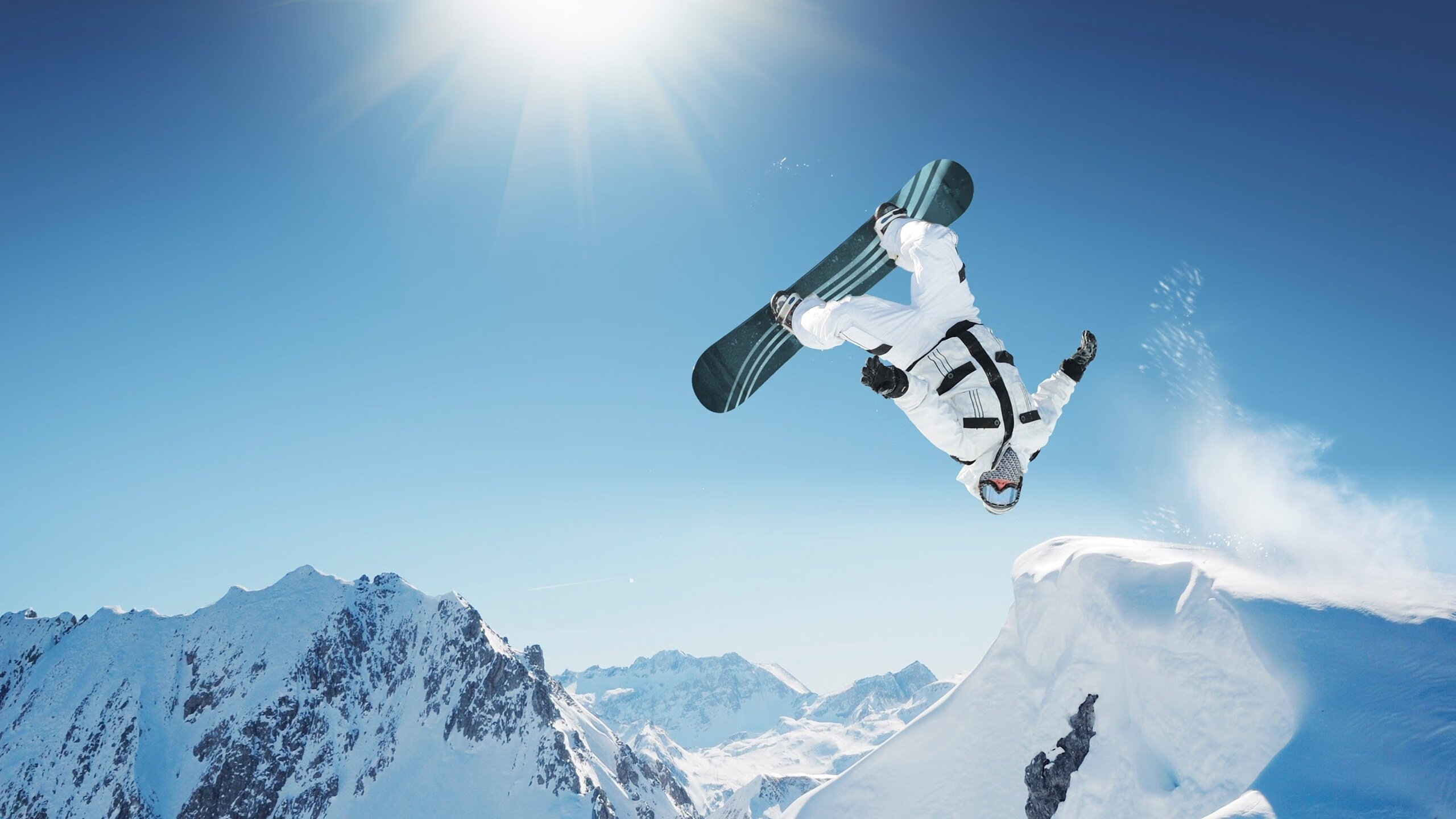 爱游戏官方网站入口登录-“越野极限：泥浆与沙尘中的生死考验”，越野车在泥里面比赛